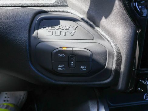 New 2026 RAM 2500 Laramie AWD/4WD image 22