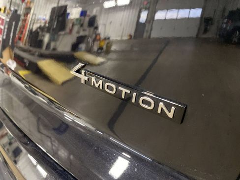 Used 2024 Volkswagen Atlas Cross Sport SE w/ Black Wheel Package image 34