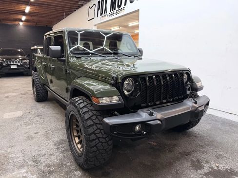 Used 2021 Jeep Gladiator Sport image 2