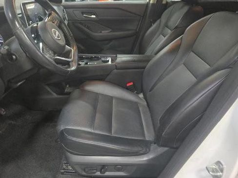 Used 2023 Nissan Rogue SV w/ SV Premium B Package image 2