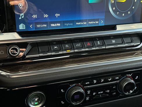 Used 2024 Chevrolet Silverado 1500 LT image 18