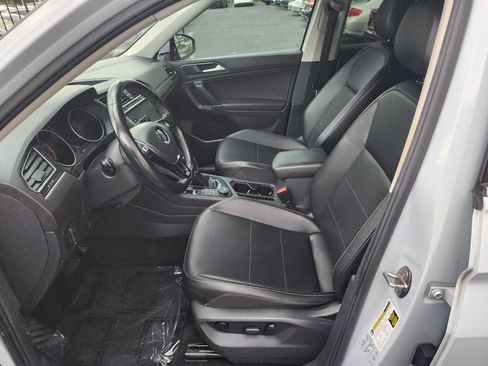 Used 2018 Volkswagen Tiguan SE AWD/4WD image 9