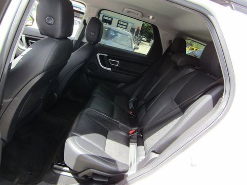 Used 2017 Land Rover Discovery Sport SE image 8