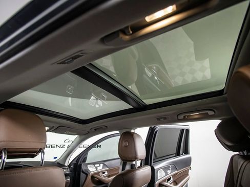 Used 2024 Mercedes-Benz GLS 450 4MATIC image 26
