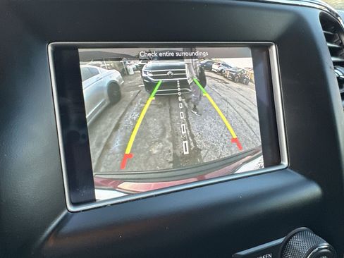 Used 2019 Jeep Grand Cherokee Laredo image 25