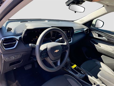 Used 2024 Chevrolet TrailBlazer LT w/ Driver Confidence Package image 9