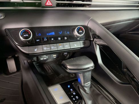 Used 2021 Hyundai Elantra SEL w/ Convenience Package image 18