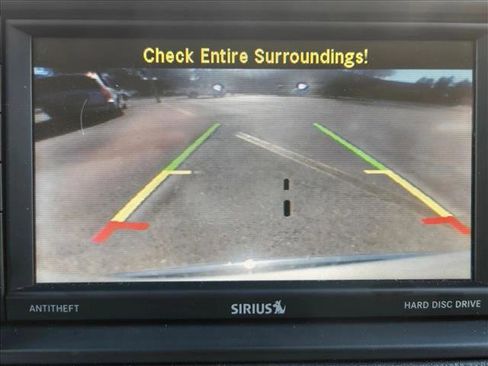 Used 2016 Chrysler Town & Country Touring-L image 12