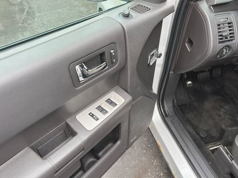 Used 2011 Ford Flex SE image 23