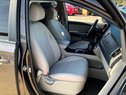 Used 2016 Kia Sedona LX w/ Option Group 020 image 8