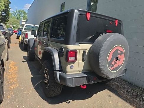 Used 2022 Jeep Wrangler Unlimited Rubicon w/ Cold Weather Group AWD/4WD image 4