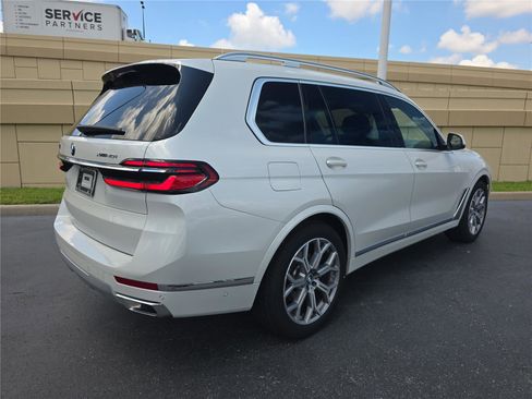 Used 2025 BMW X7 xDrive40i AWD/4WD image 3