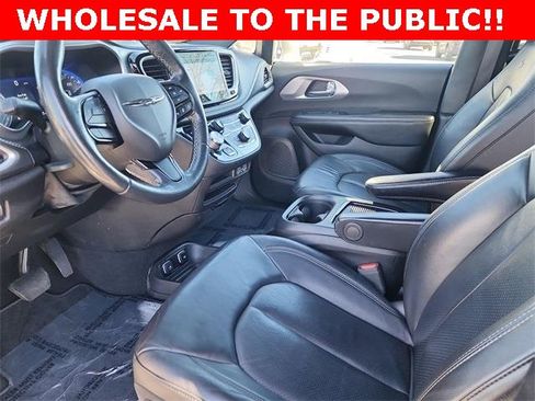Used 2021 Chrysler Pacifica Touring-L w/ S Appearance Package image 10