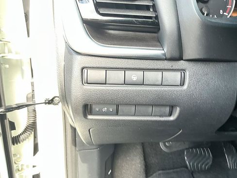Used 2021 Nissan Rogue SV FWD image 13