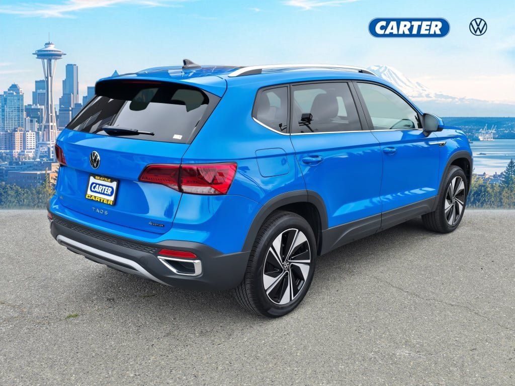 Used 2024 Volkswagen Taos SE w/ Panoramic Sunroof Package AWD/4WD image 3