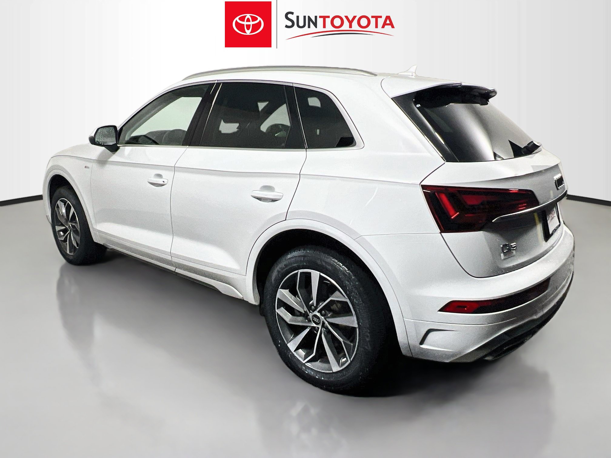 Used 2023 Audi Q5 2.0T Premium w/ Convenience Package AWD/4WD image 6