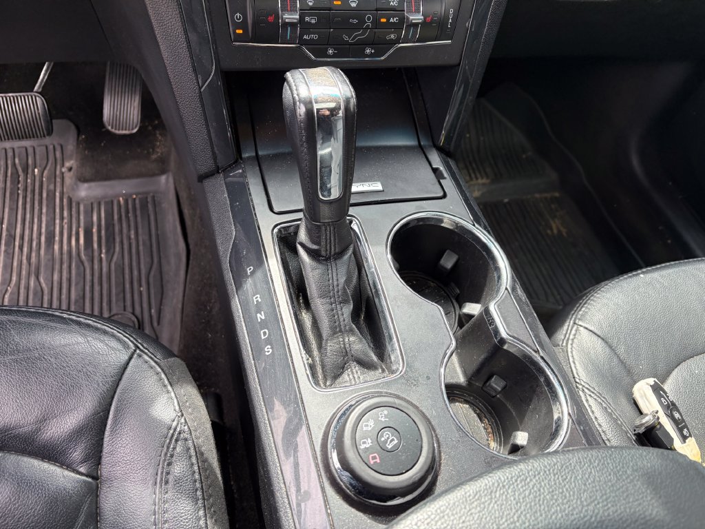 Used 2017 Ford Explorer XLT w/ Equipment Group 202A AWD/4WD image 23
