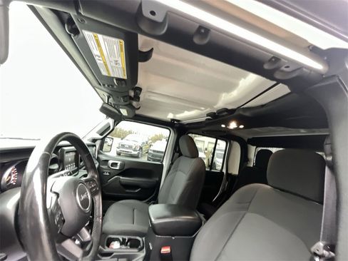 Used 2022 Jeep Gladiator Willys image 21