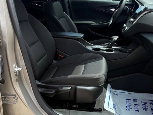 Used 2025 Chevrolet Malibu LT FWD image 21