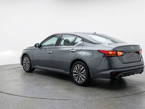 Used 2025 Nissan Altima 2.5 SV FWD image 6