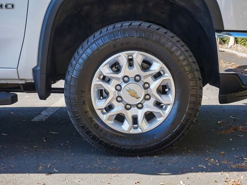 Used 2024 Chevrolet Silverado 2500 LTZ AWD/4WD image 9