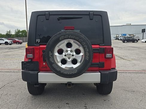 Used 2014 Jeep Wrangler Unlimited Sahara w/ Connectivity Group AWD/4WD image 5