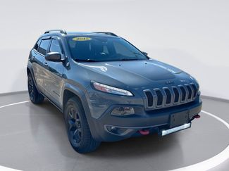 Used 2015 Jeep Cherokee Trailhawk w/ Cold Weather Group AWD/4WD video 1