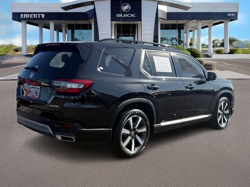 Used 2025 Honda Pilot Touring image 3