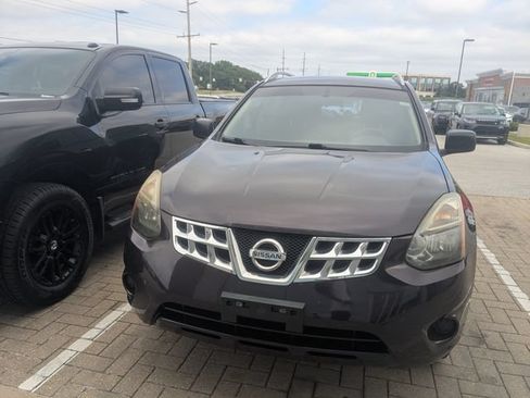 Used 2015 Nissan Rogue S w/ Convenience Package AWD/4WD image 2