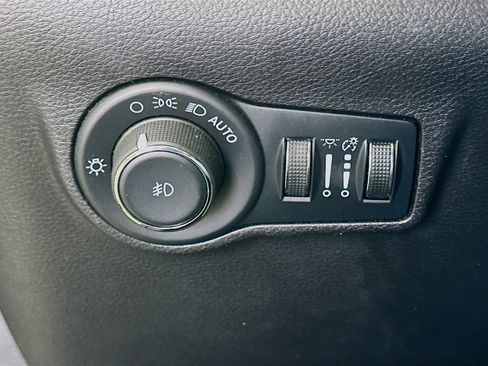 Used 2022 Jeep Compass Latitude w/ Sun and Sound Group image 17