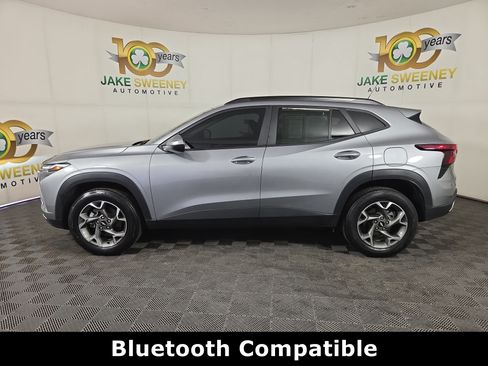 Certified 2025 Chevrolet Trax LT w/ LT Convenience Package FWD image 4
