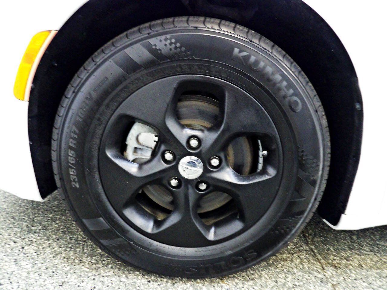 Used 2019 Chrysler Pacifica Touring Plus FWD image 17