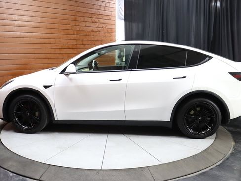 Used 2023 Tesla Model Y Long Range image 17