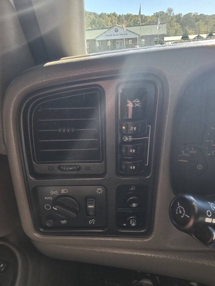 Used 2007 GMC Sierra 2500 SLT w/ Heavy-Duty Power Package AWD/4WD image 19