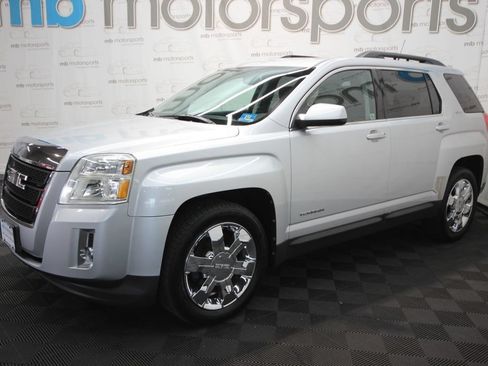 Used 2011 GMC Terrain SLE w/ Convenience Package FWD image 2