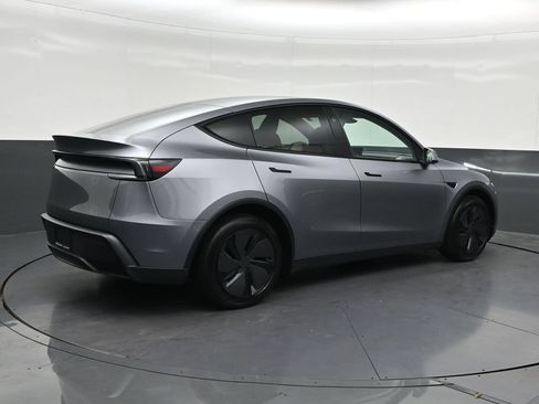 Used 2026 Tesla Model Y 2WD image 5