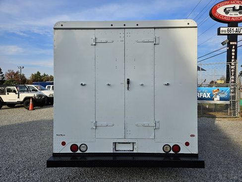 Used 2013 Ford E-350 and Econoline 350 Super Duty w/ Air Conditioning Prep Pkg image 4