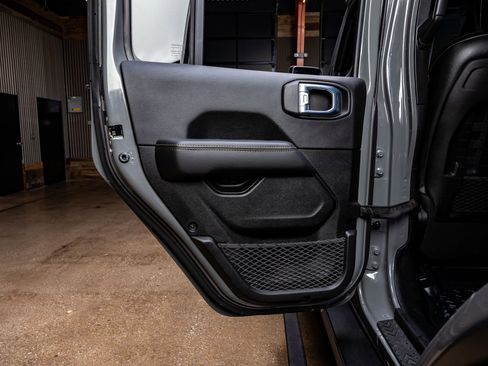 Used 2021 Jeep Wrangler Unlimited Rubicon w/ Trailer Tow Package image 38