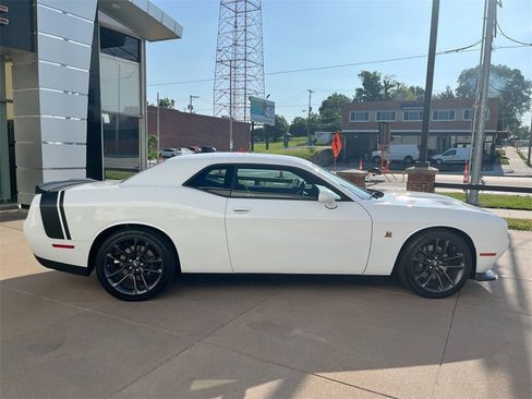 Used 2022 Dodge Challenger R/T Scat Pack w/ Scat Pack Stripe image 8