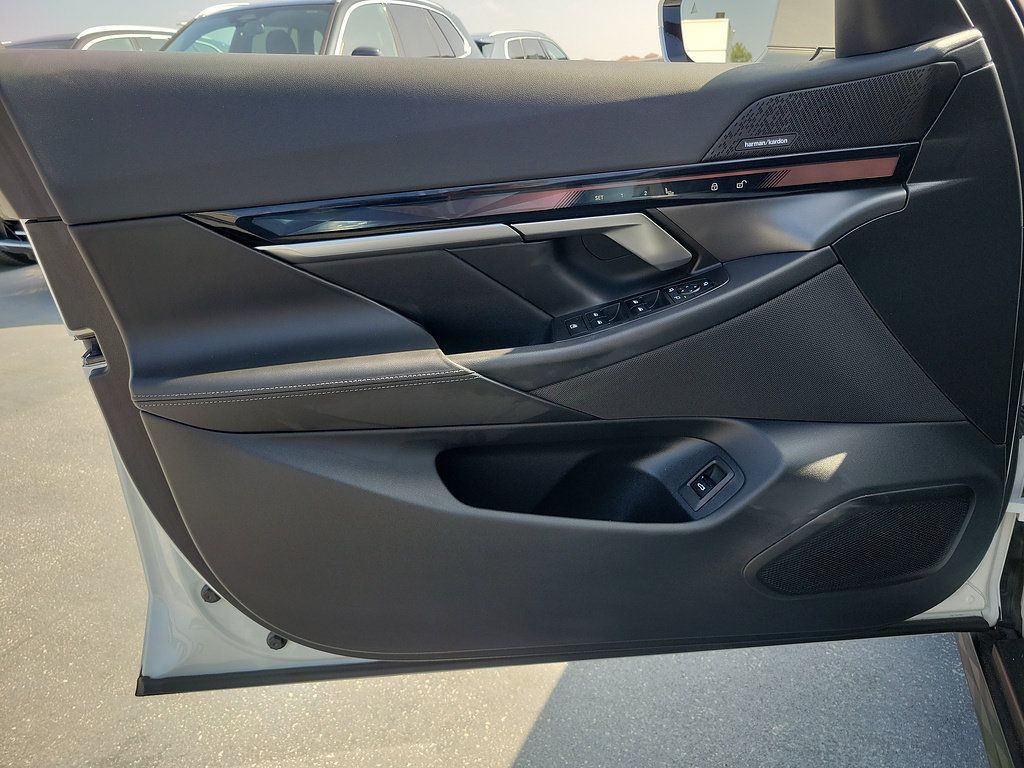 Used 2024 BMW i5 eDrive40i w/ Convenience Package RWD image 20