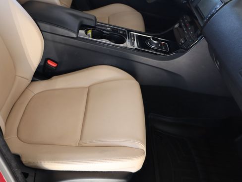 Used 2017 Jaguar XE image 38