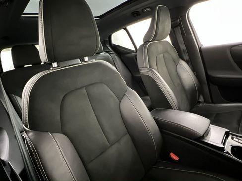 Used 2020 Volvo XC40 T5 R-Design image 23