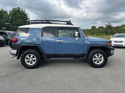 Used 2011 Toyota FJ Cruiser 4WD image 2