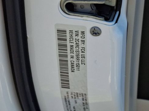 Used 2024 Chrysler Pacifica Limited FWD image 27