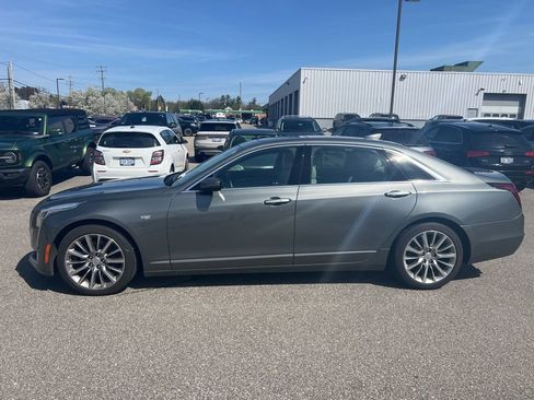 Used 2017 Cadillac CT6 Luxury image 2