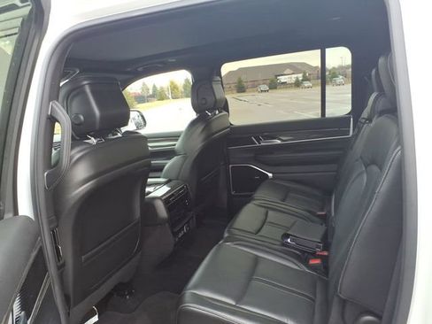 Used 2022 Jeep Wagoneer Series III w/ Premium Group I image 6