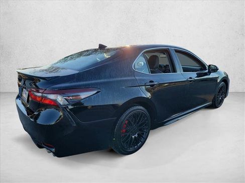 Used 2024 Toyota Camry SE image 5