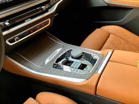 Used 2024 BMW X5 xDrive40i w/ M Sport Package image 16