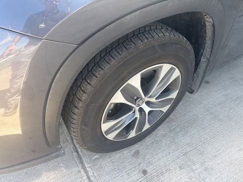 Used 2023 Toyota Highlander XLE image 13