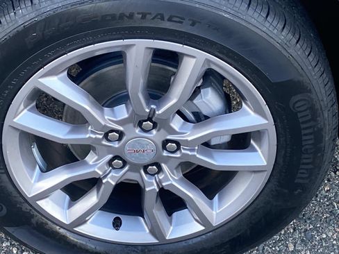 Used 2024 GMC Terrain SLT image 27